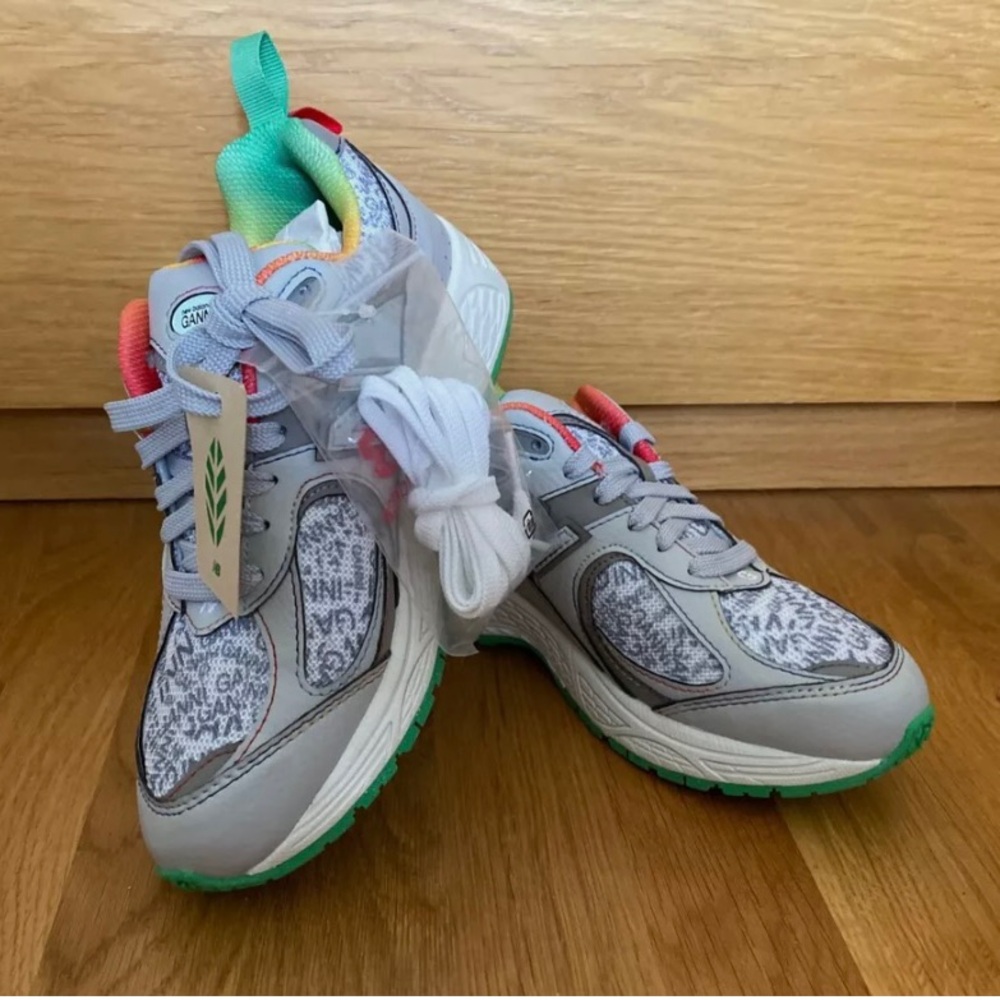 Brand new in box GANNI X New Balance Size women’s 5.5/ men’s 4